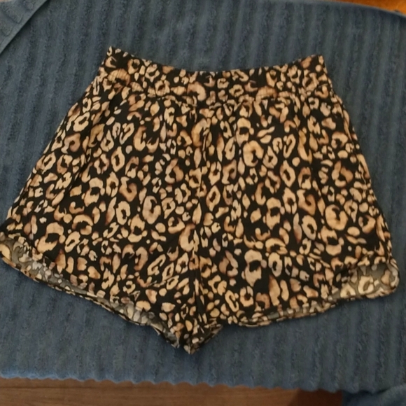 H&M Leopard Print Shorts Size S - Picture 1 of 4